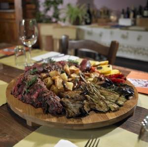 TAGLIERE TONDO CON PIEDI